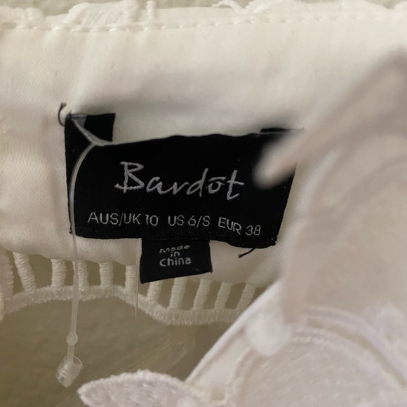 White lace dress (Revolve- Bardot) - Picture 6 of 6